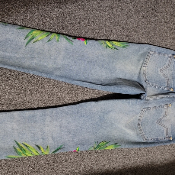 🌟Host Pick🌟VERSACE Floral Embroidered Jeans size 25 - Picture 7 of 14